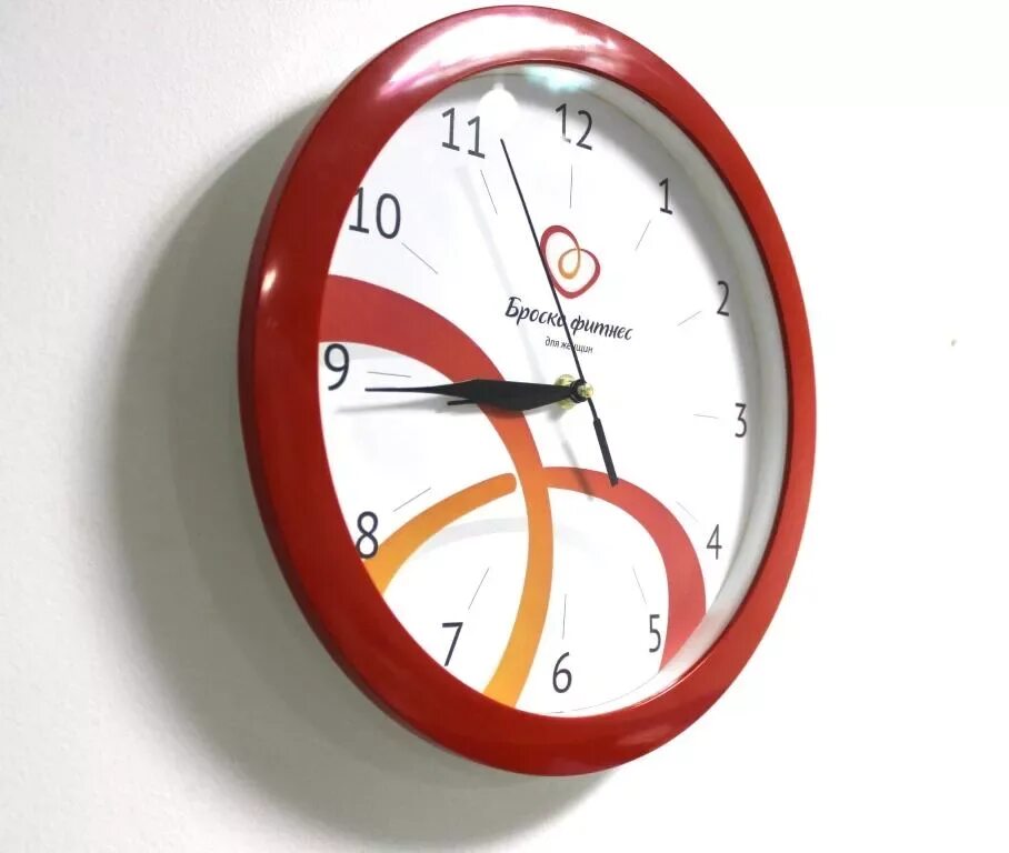 Часы настенные с логотипом. Часы логотип. Часы настенные с лого. Настольные часы с логотипом.