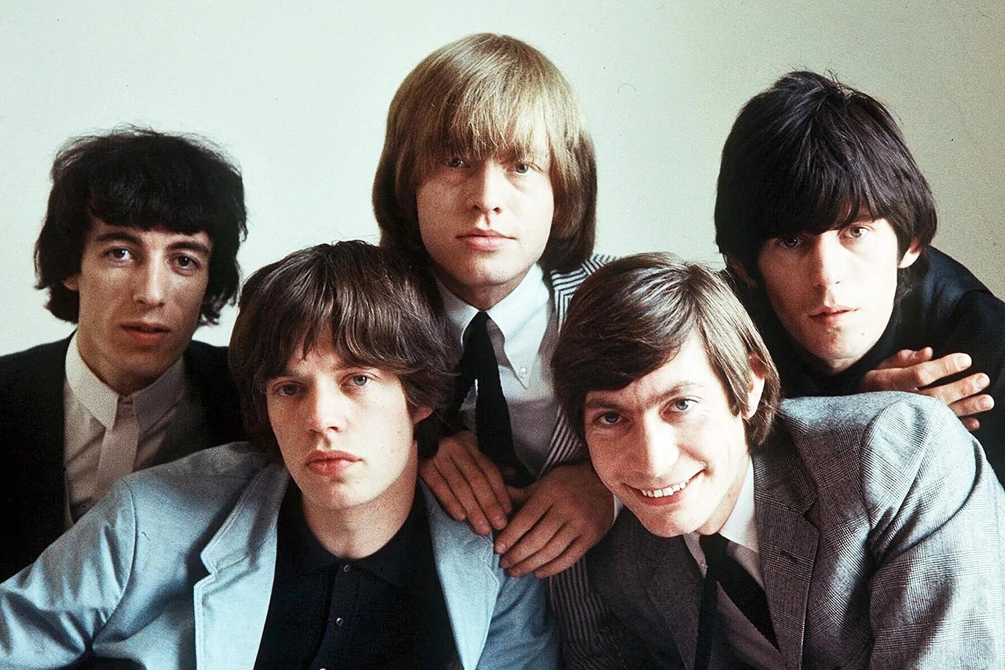 Roll group. Группа the rolling stones. рок группа роллинг стоунз. rolling stones молодые. группа the rolling stones в молодости.