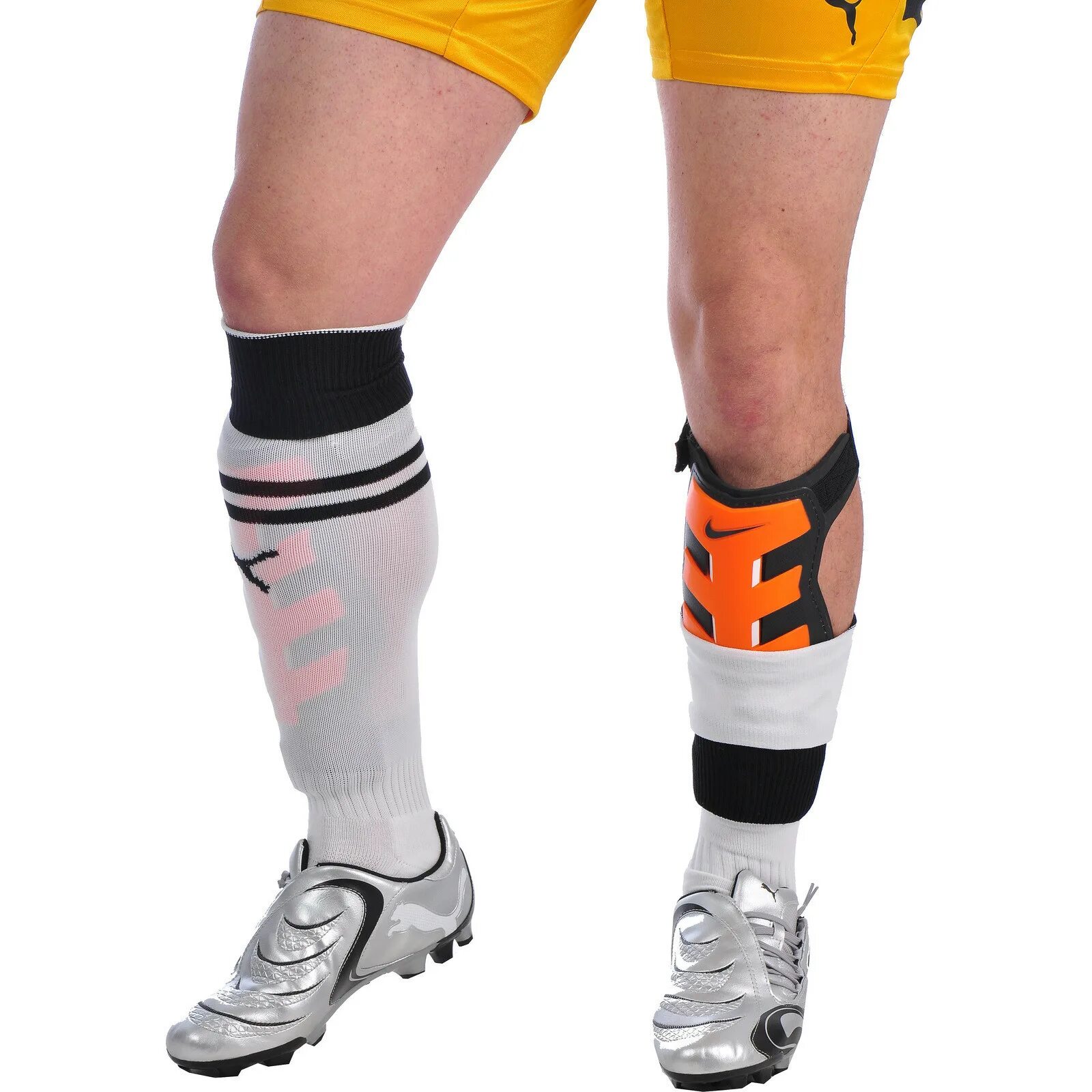 Как одевать щитки. Adidas xsg league щитки. kipsta носки высокие. щитки футбольные на ноге. защита для голени футболиста.
