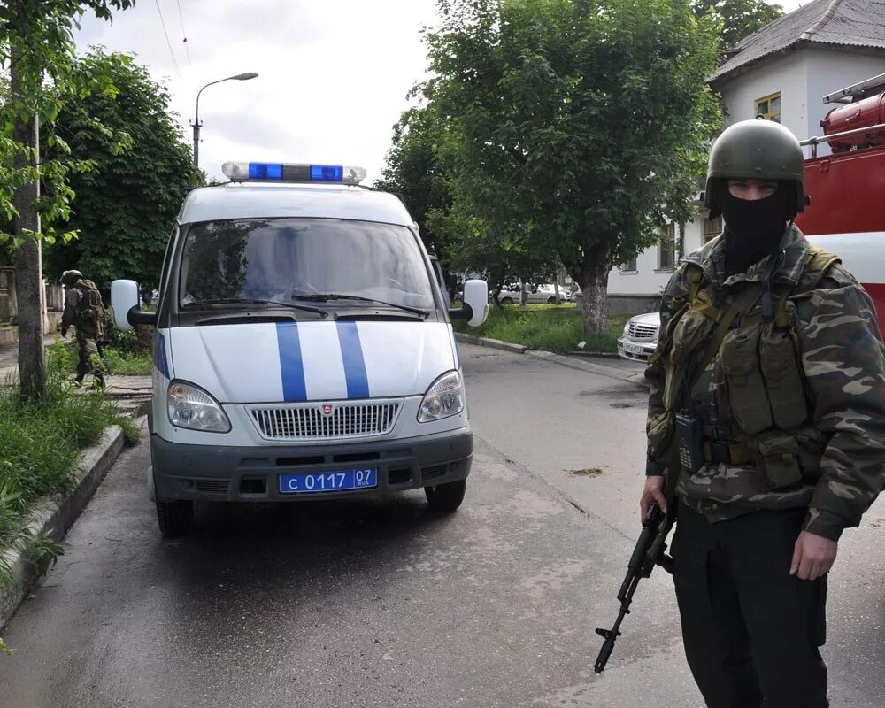 Перестрелка в нальчике. Полицейская спецоперация. Полиция Дагестана. Полицейская машина в Нальчике.