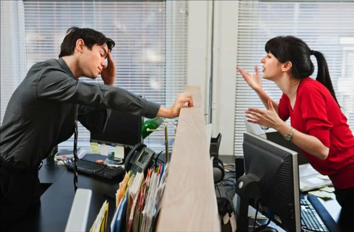 Барьер в общении иллюстрации. Конфликт. Барьеры общения картинки. Непонимание в общении. Неэффективная коммуникация.