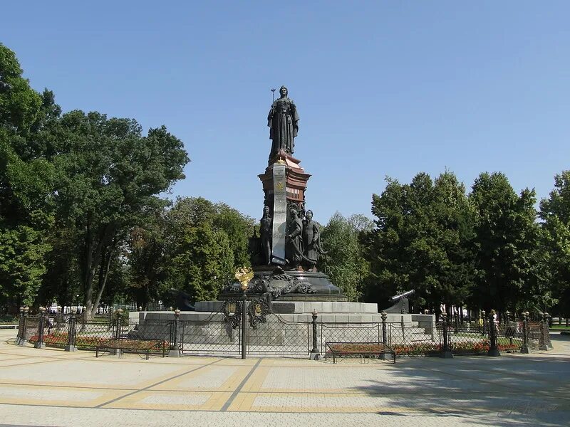 Культурный памятник краснодарского края. Памятник екатерине в краснодаре. Памятник екатерине в краснодаре. Культурное наследие краснодара. Культурный памятник краснодарского края.