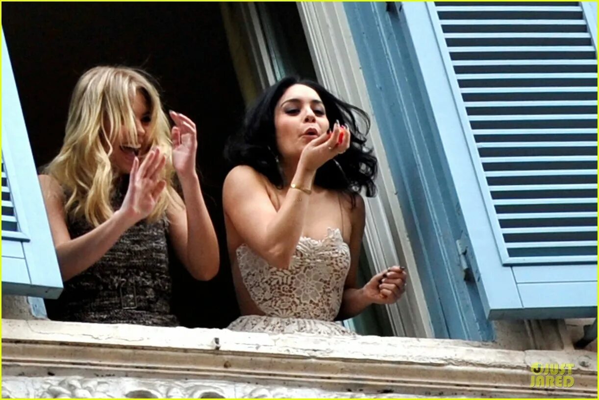 Vanessa hudgens kiss. Эри грейнор bad teacher. Соседка увидела. Элиша катберт фильмы 18. Family therapy брат и сестра.