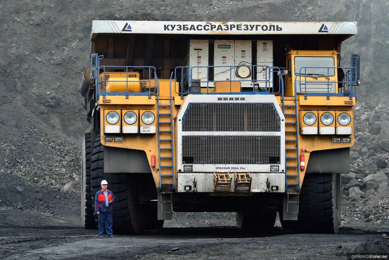 Белаз 75600 грузоподъемность. Грузовик etf mt-240 mining truck. Белаз-75600 самосвал. Карьерный самосвал комацу. Словенский грузовик etf mt-240.