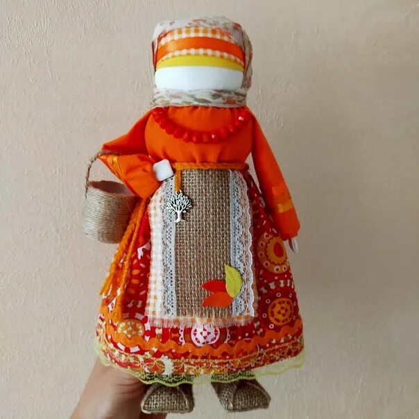 Кукла рябинка значение. Обережная кукла рябинка. кукла оберег рябинка. народная кукла рябинка мастер класс. рябинушка кукла оберег.