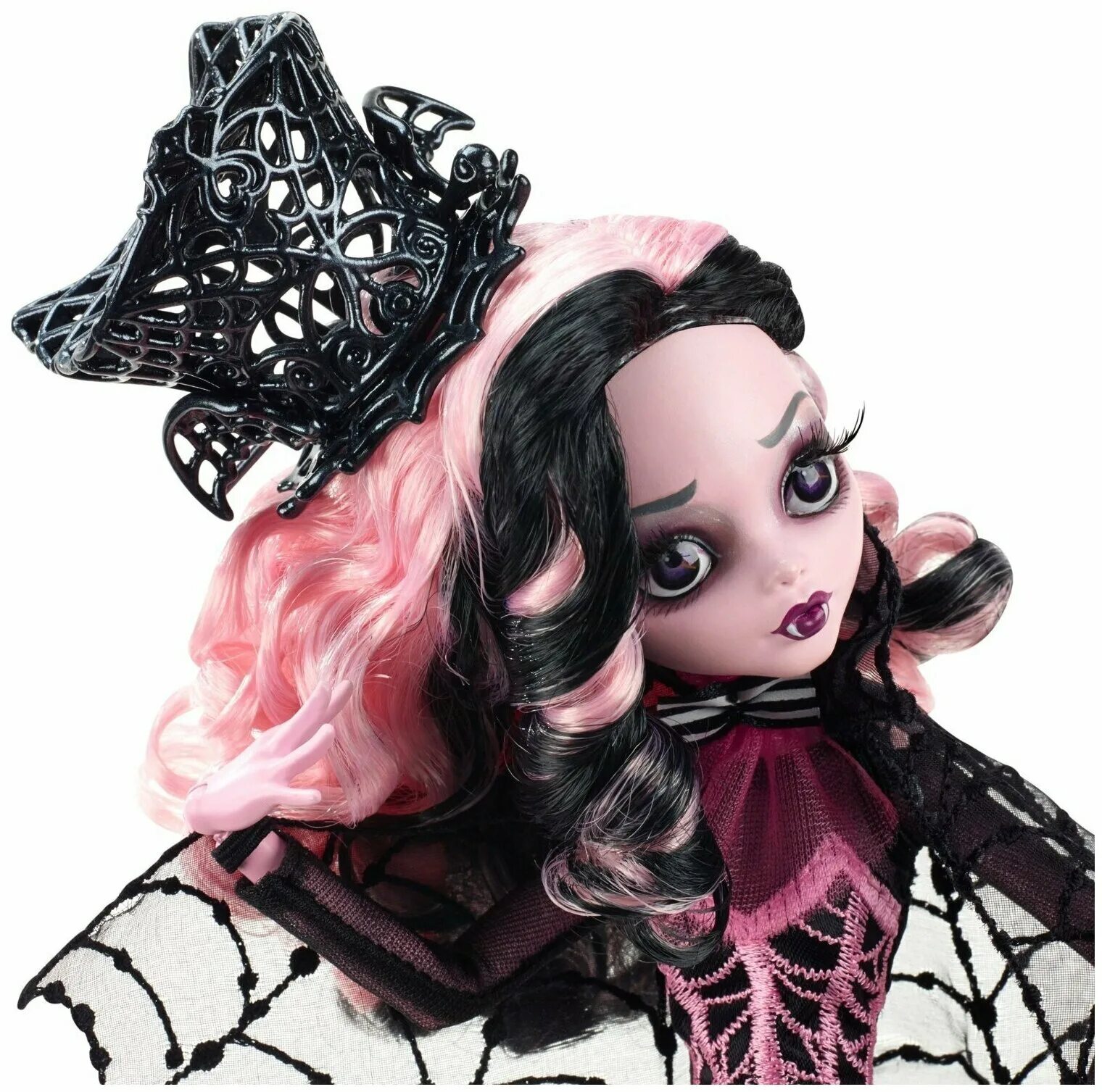 Новые куклы монстер хай 2022. Кукла дракулаура монстер хай коллектор. Кукла битлджус монстр хай. Дракулаура кукла эксклюзив. Кукла фрэнки штейньновая 2022.