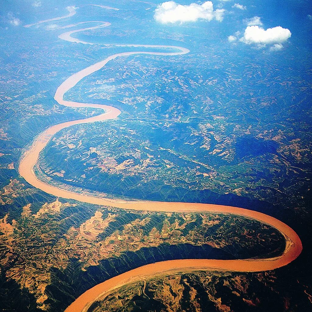Самые длинные река море. Река Хуанхэ. Долина реки Хуанхэ. Китай река Хуанхэ. Хуанхэ древний Китай.