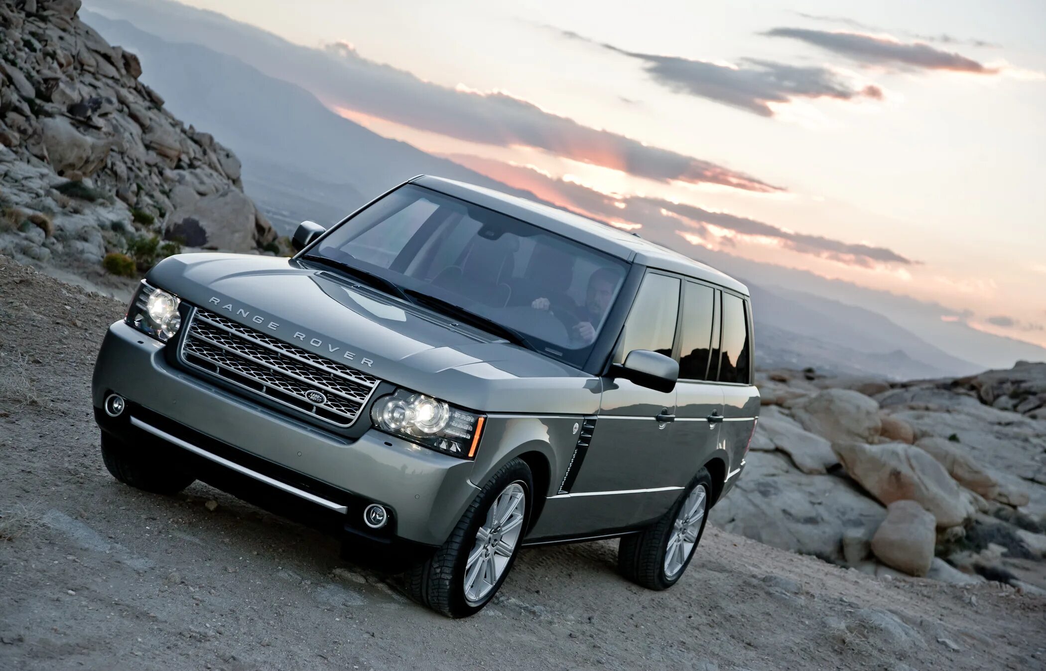 Ленд ровер страна. Рендж Ровер 2012. Range Rover 2012. Ленд Ровер range Rover. Ленд Ровер Рендж роверртеж.