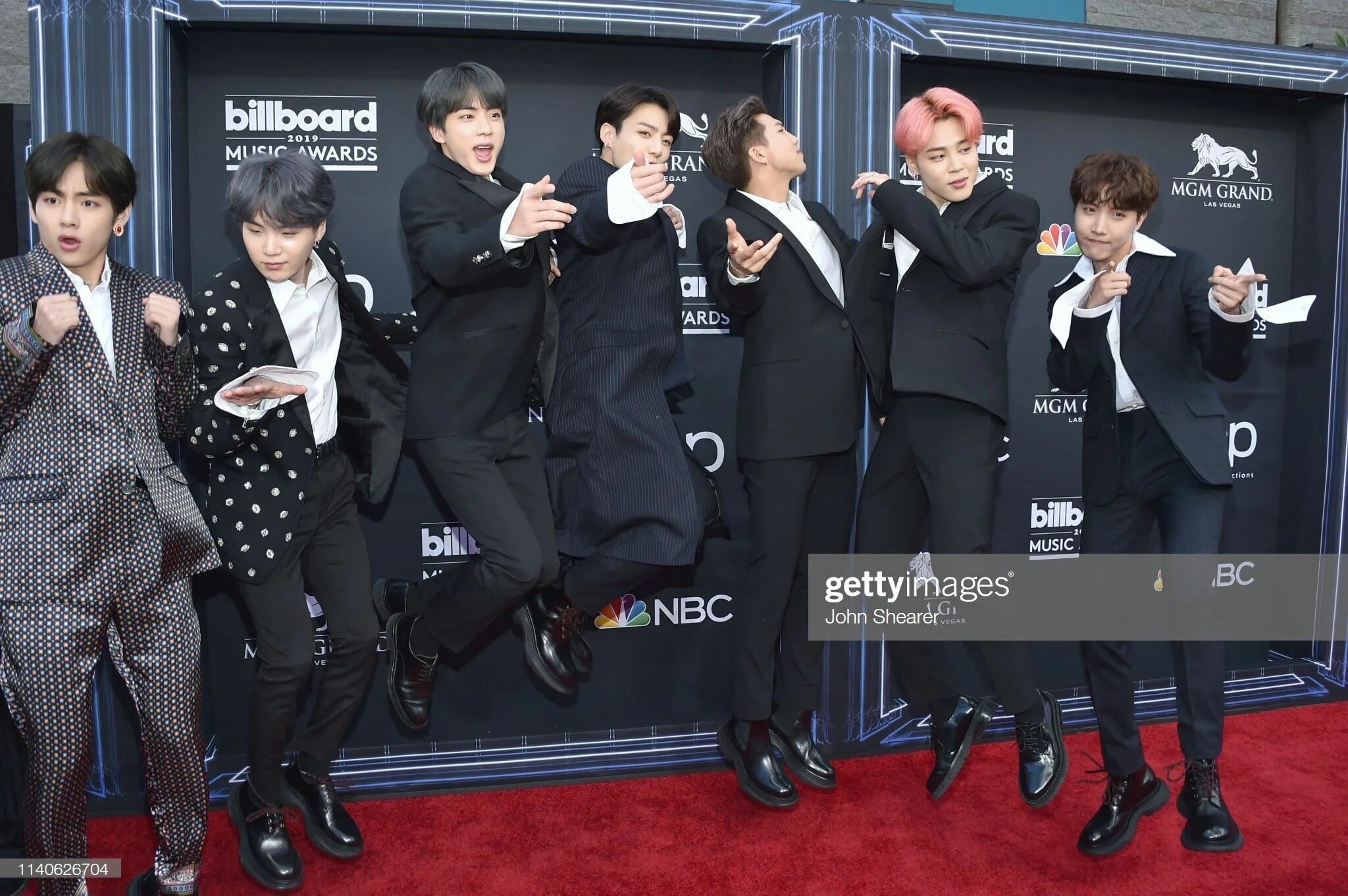 Где сейчас бтс. Бтс на премии 2019. бтс на billboard 2019. bbmas 2025 bts. бтс билборд 2019.