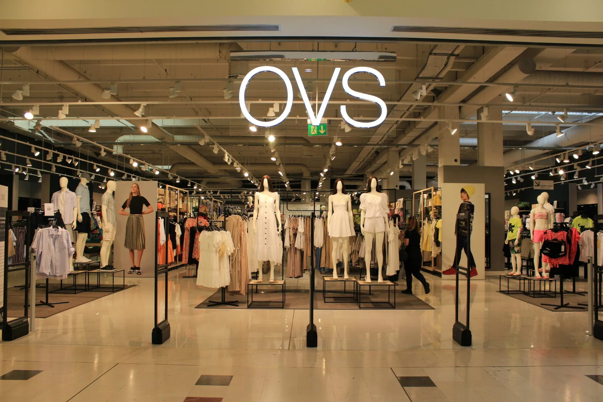 Ovs логотип. Ovs одежда чей. Ovs италия. итальянский бренд ovs. Ovs логотип.