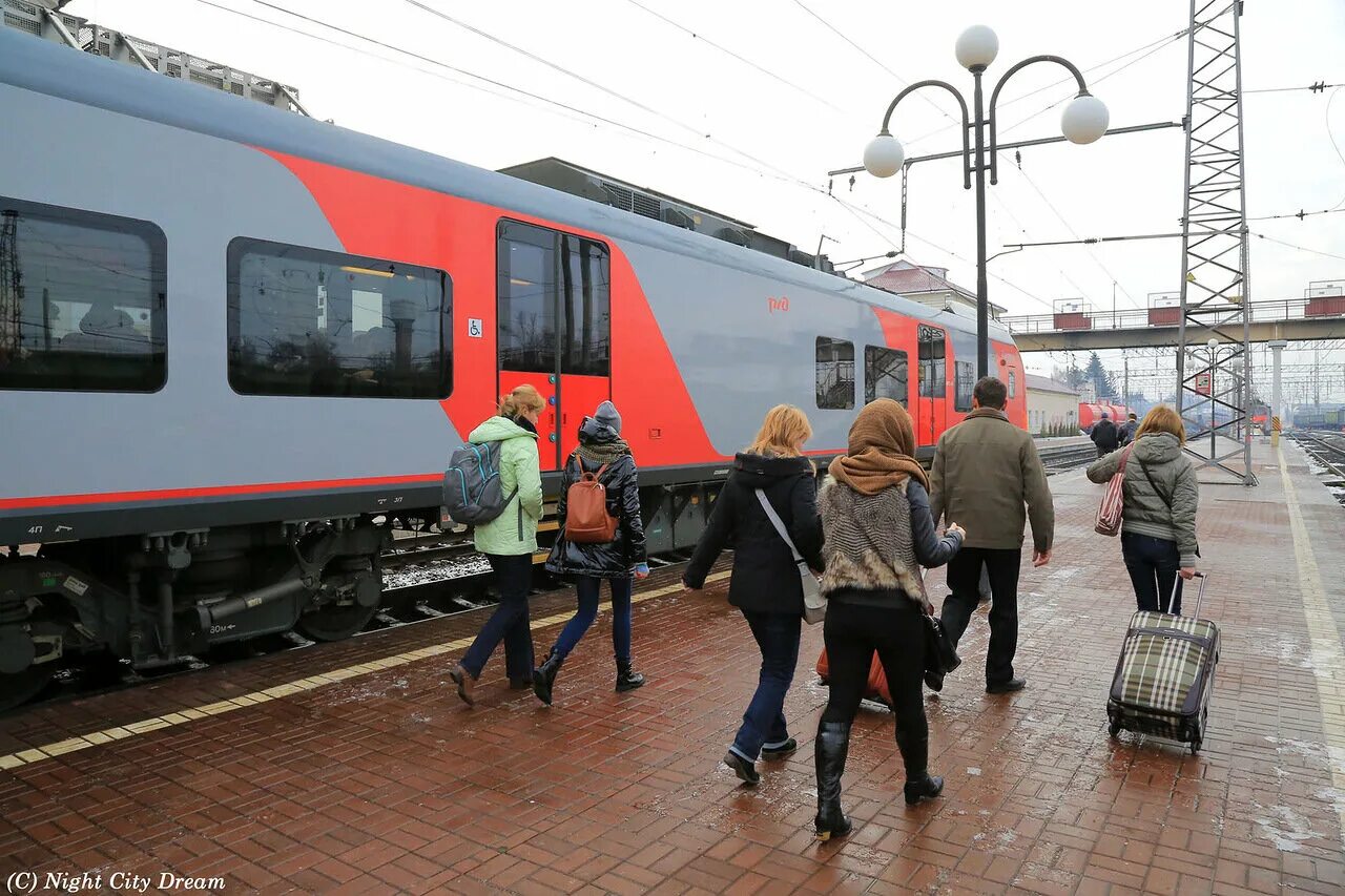 Расписание поезда курская ласточка. Ласточка Курск Москва. Ласточка поезд. Электричка Ласточка. Электричка Курск Москва.