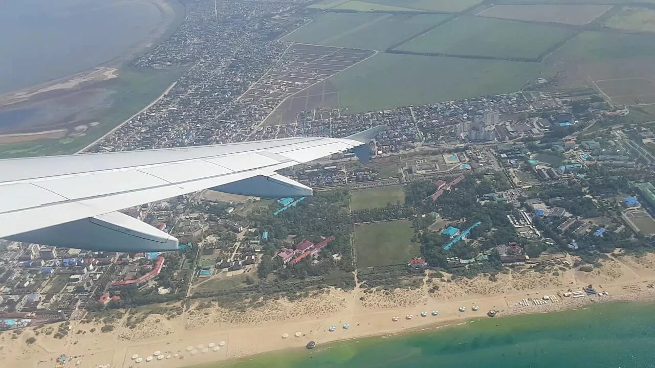 Аэродром Анапа. Вид с самолета Анапа. Самолеты над Анапой. Вид из окна самолета Анапа. Самолеты в анапу в 2024 году