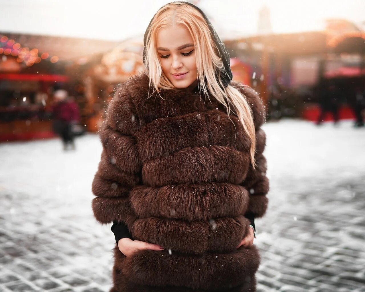 Даниелла Димитровска fur Coat. Шуба Керли. Шуба Unreal fur Coat белая. Красивые девушки в шубах.