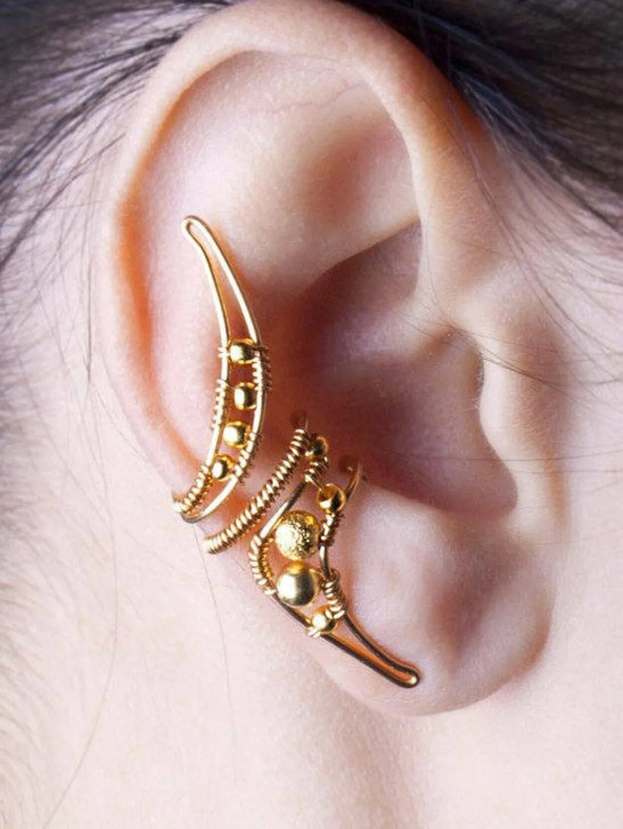 Украшение на ухо каффы. Серьга каффа senso accessory. Украшение на ухо. Серьги каффы. Золотые каффы на уши.