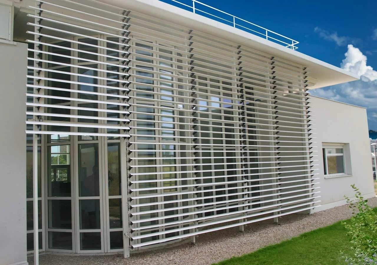 Солнцезащитные ламели алютех. Солнцезащитные ламели алютех. Жалюзийные фасады 2300*680. Фасад жалюзи. Фасадная жалюзийная система рэд-80-60.