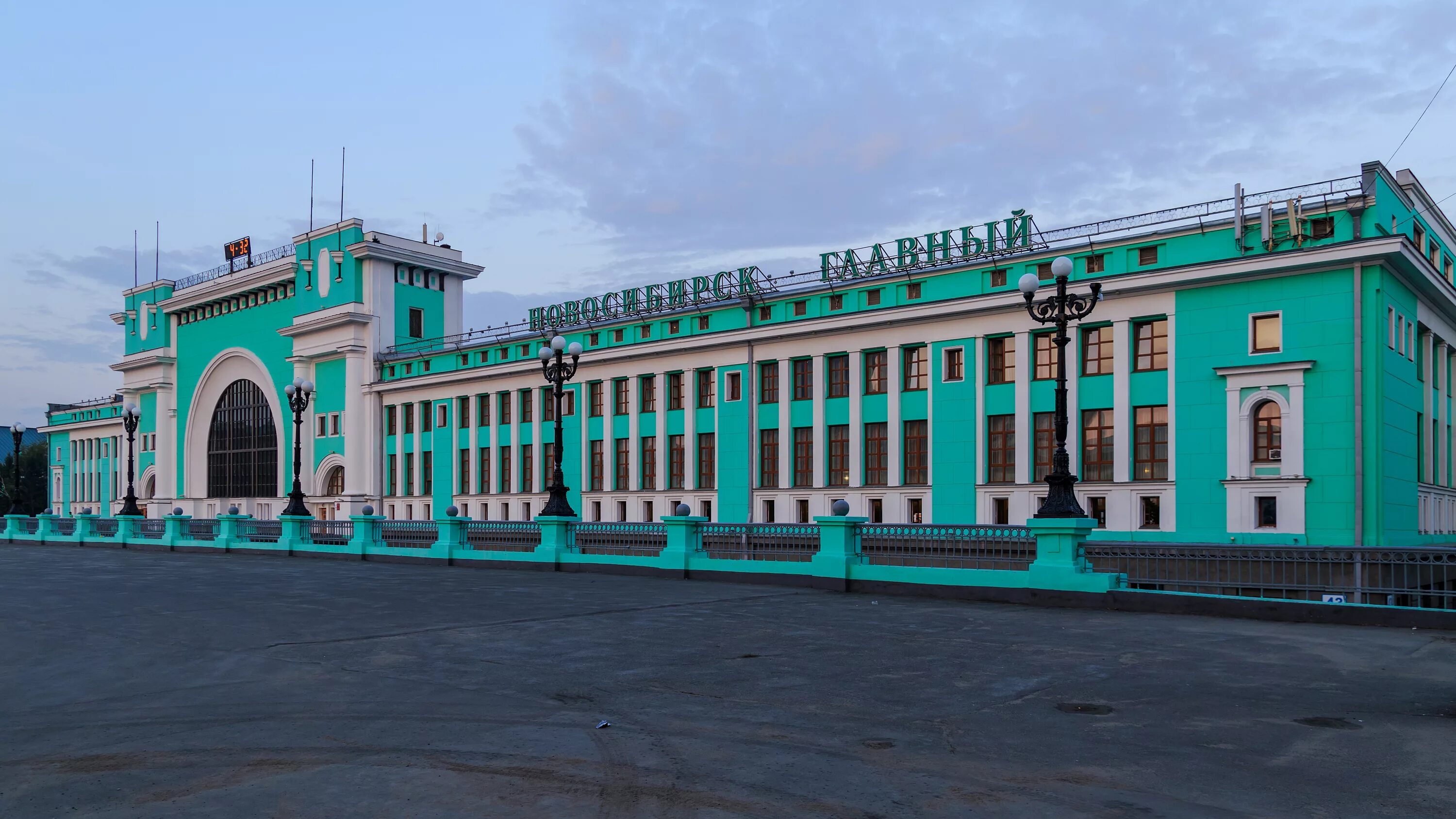ЖД вокзал Новосибирск главный. Вокзал станции Новосибирск-главный. Новосибирский главный вокзал главный Новосибирск. Железнодорожная станция Новосибирск-главный. Вокзалы новосибирской области