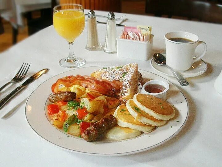 Поздний завтрак. Традиционный британский завтрак. Королевский завтрак. Ресторанные Завтраки. Завтрак обед ужин в отеле