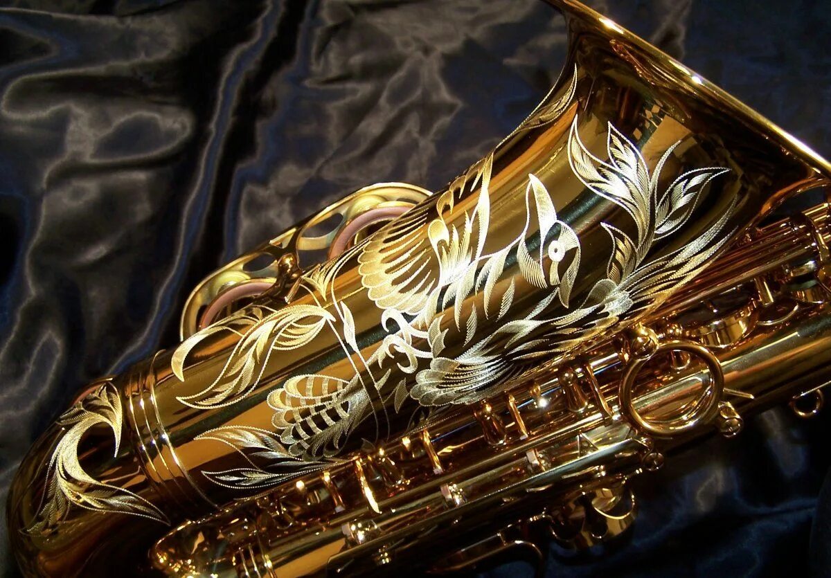 Саксофон музыкальный инструмент. Красивый саксофон. Композиция с саксофоном. Саксофон арт.