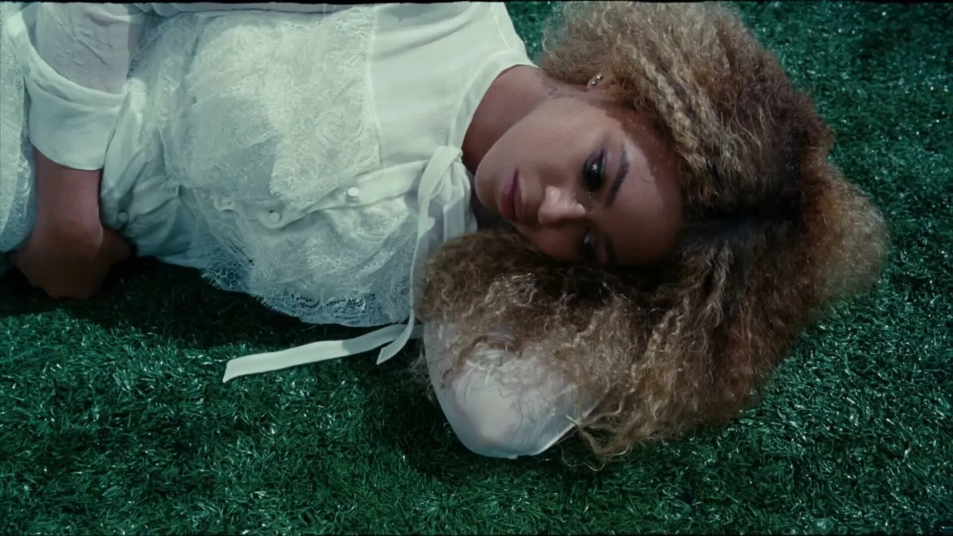 бейонсе 2021 песни. Beyonce обложка. Beyonce love перевод. бейонсе ноулз. Halo beyonce текст.