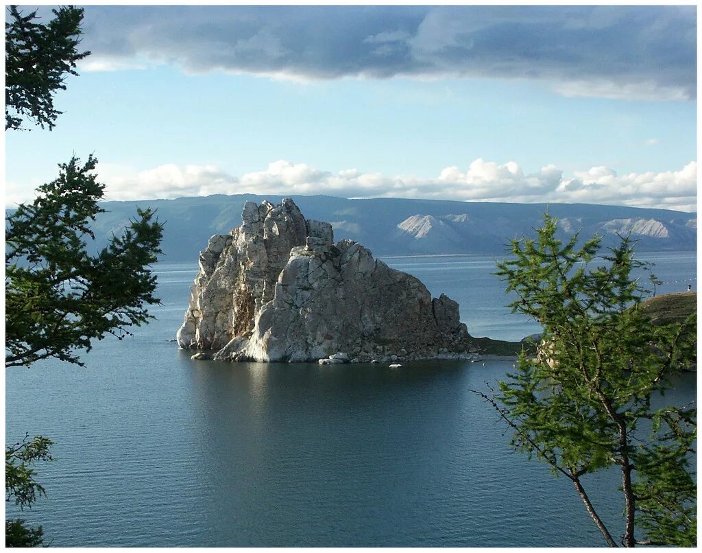 Название байкал. Озеро Байкал Иркутская область. Озеро Байкал Жемчужина. Скала три брата Ольхон. Семь чудес России озеро Байкал.