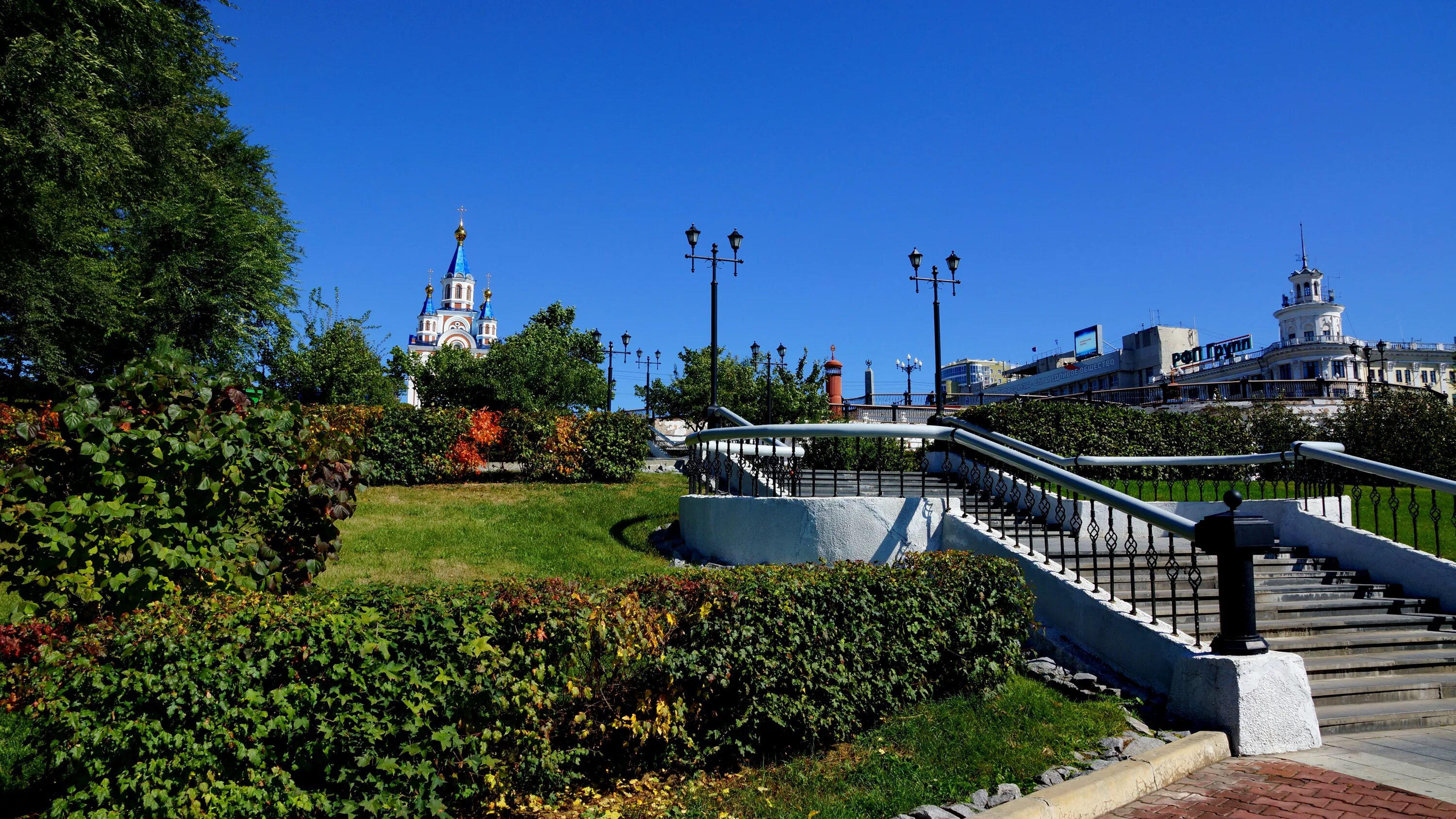 Комсомольская площадь Хабаровск. Комсомольский парк Хабаровск. Набережная Хабаровск. Парк на набережной Хабаровска.