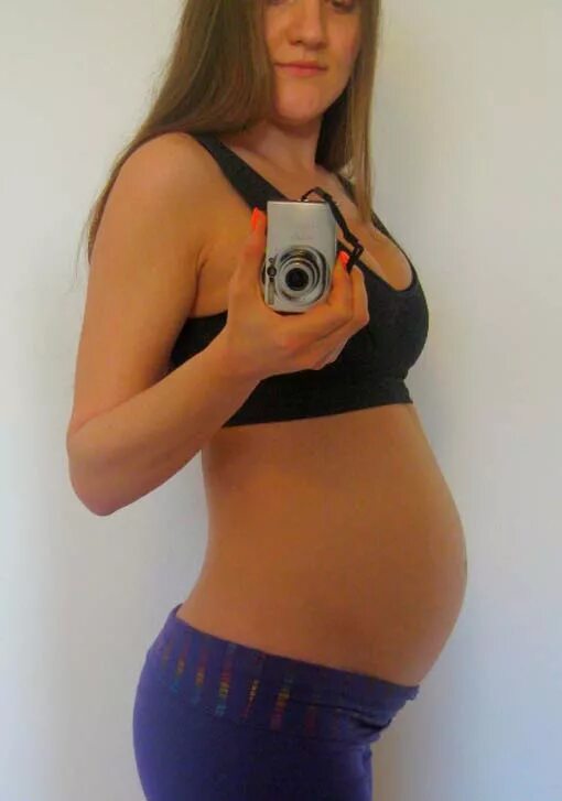 Животик на 22 неделе беременности. Живот на 22 неделе беременности мальчик. Как выглядит 22 недельный ребенок в животе. Живот у беременных на 22 неделе. Зародыш на 22 недели беременности.