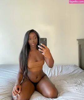 bribriann6722 / iibriannaii / sexybribri22 / theinfinitesadnesss Nude Leake...