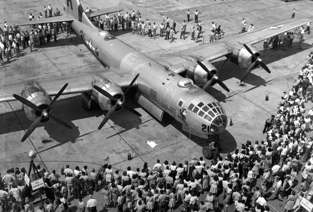 Самолет переместился во вторую мировую войну. Самолет b29 американский. b-29 superfortress. бомбардировщик b29 в ссср. стратегический бомбардировщик b29 сша.