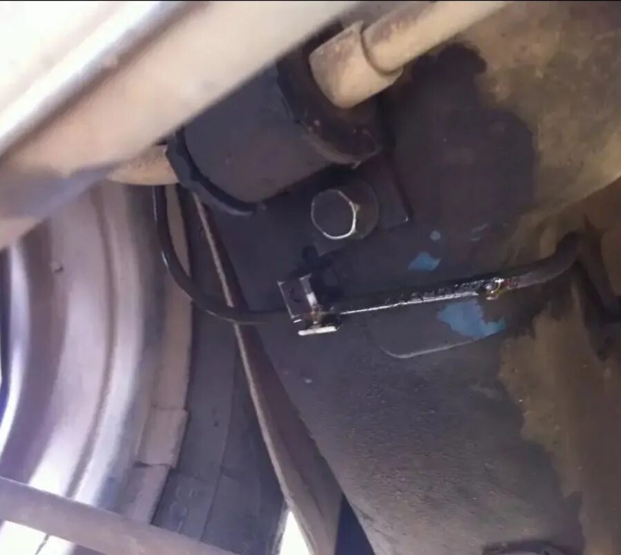 Трубка тормозная задняя aveo t250. Тормозные трубки шевроле лачетти. Тормозные трубки шевроле лачетти. Задние тормозные трубки лачетти седан. Шевроле лачетти тормозные трубки задние.