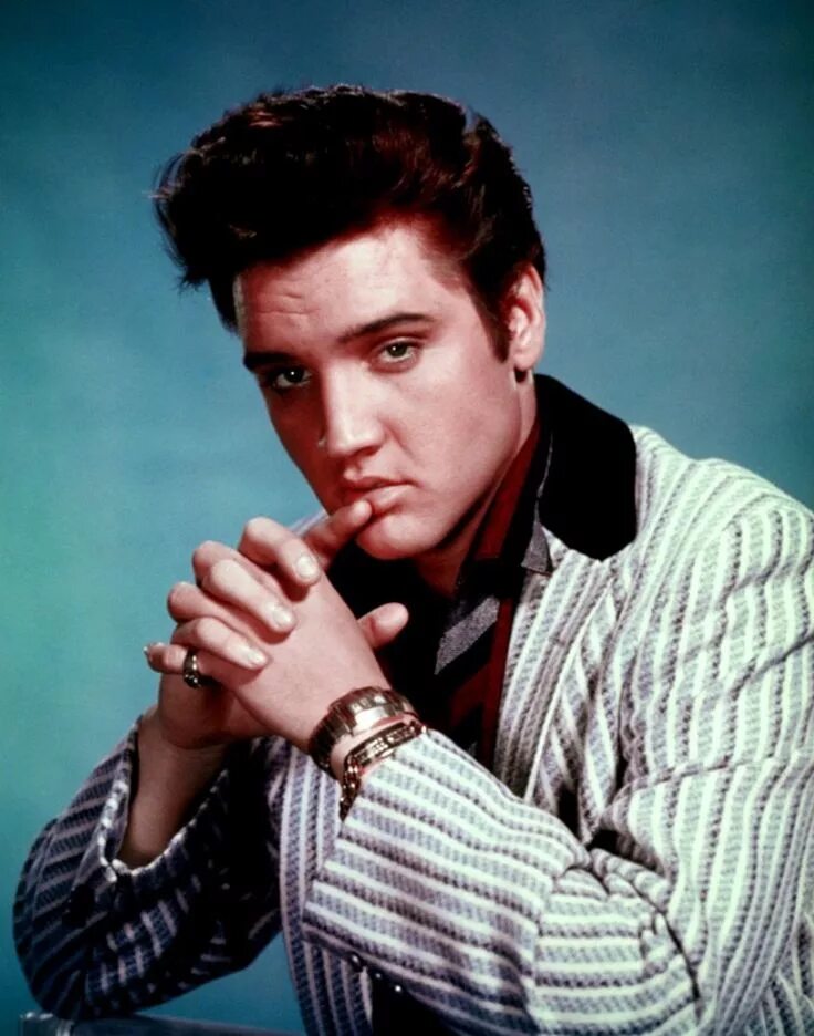 Элвис пресли. Элвис пресли помпадур. Элвис пресли фото. Прическа элвиса пресли. Прическа элвиса пресли.