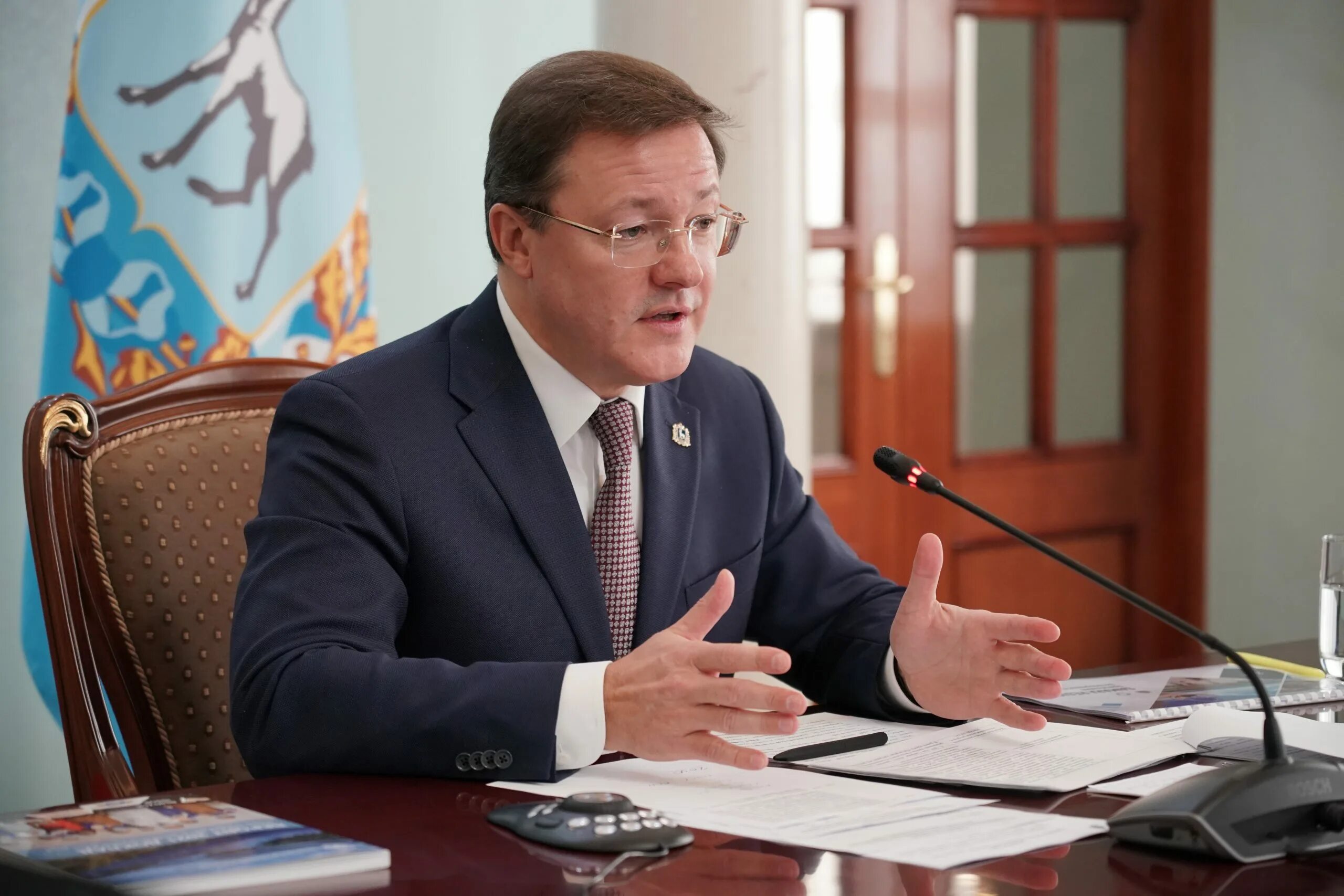 Азаров программа. Дмитрий азаров. дмитрий азаров фото 2025. азаров губернатор самарской области. губернатор самарской области в 2005 году.