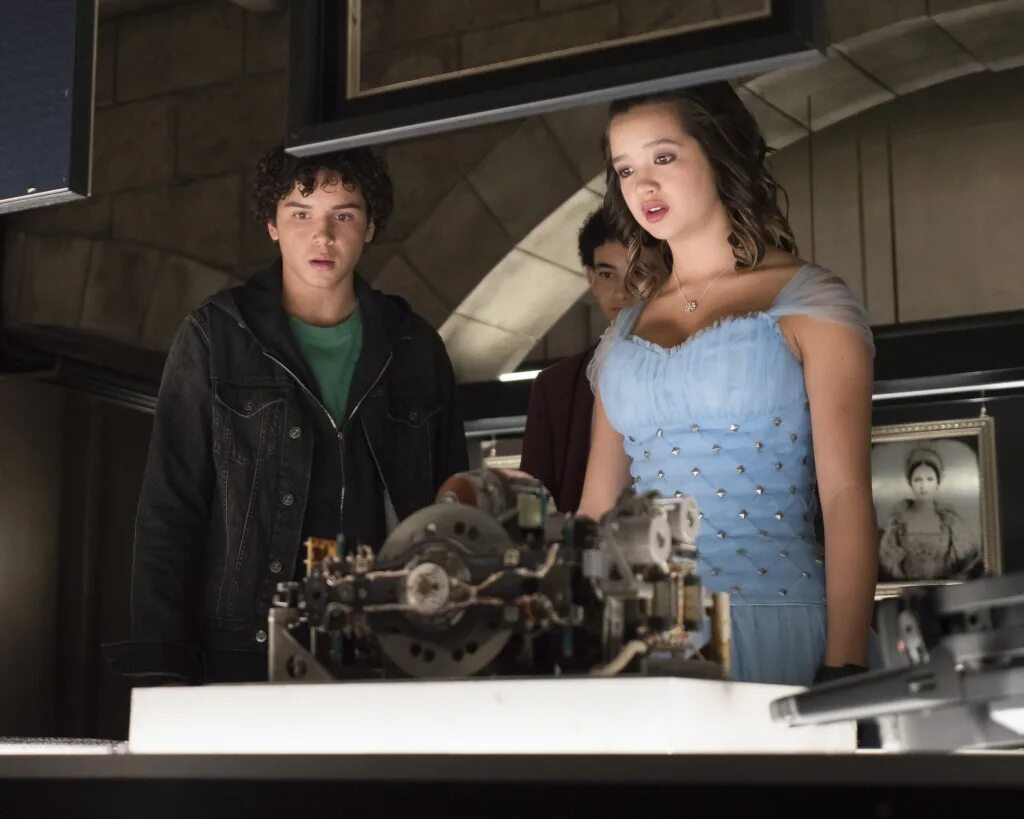 Тайное общество младших монарших особ / secret society of second-born royals / 2020. Тайное общество младших монарших особ / secret society of second-born royals / 2020. Тайное общество младших монарших. Тайное общество младших монарших особ 2020. Тайное общество младших монарших особ / secret society of second-born royals / 2020.