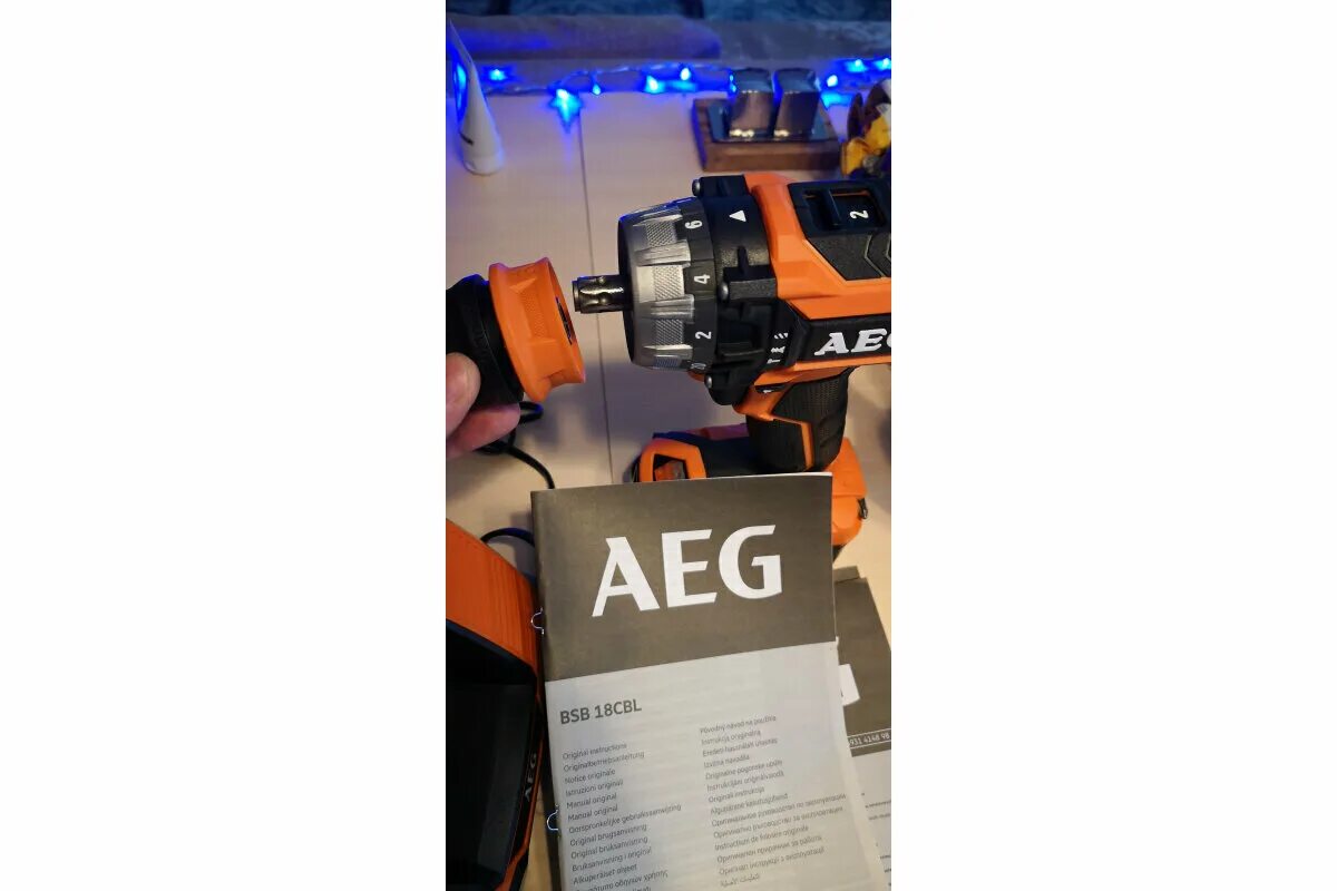 Шуруповерт аег bs 18g4. Шуруповёрт аккумуляторный aeg 18v. Aeg инструмент аккумуляторный 18 болгарку. Ударная дрель-шуруповерт aeg bsb 18cbl-0. Aeg 18в bsb18cbl.