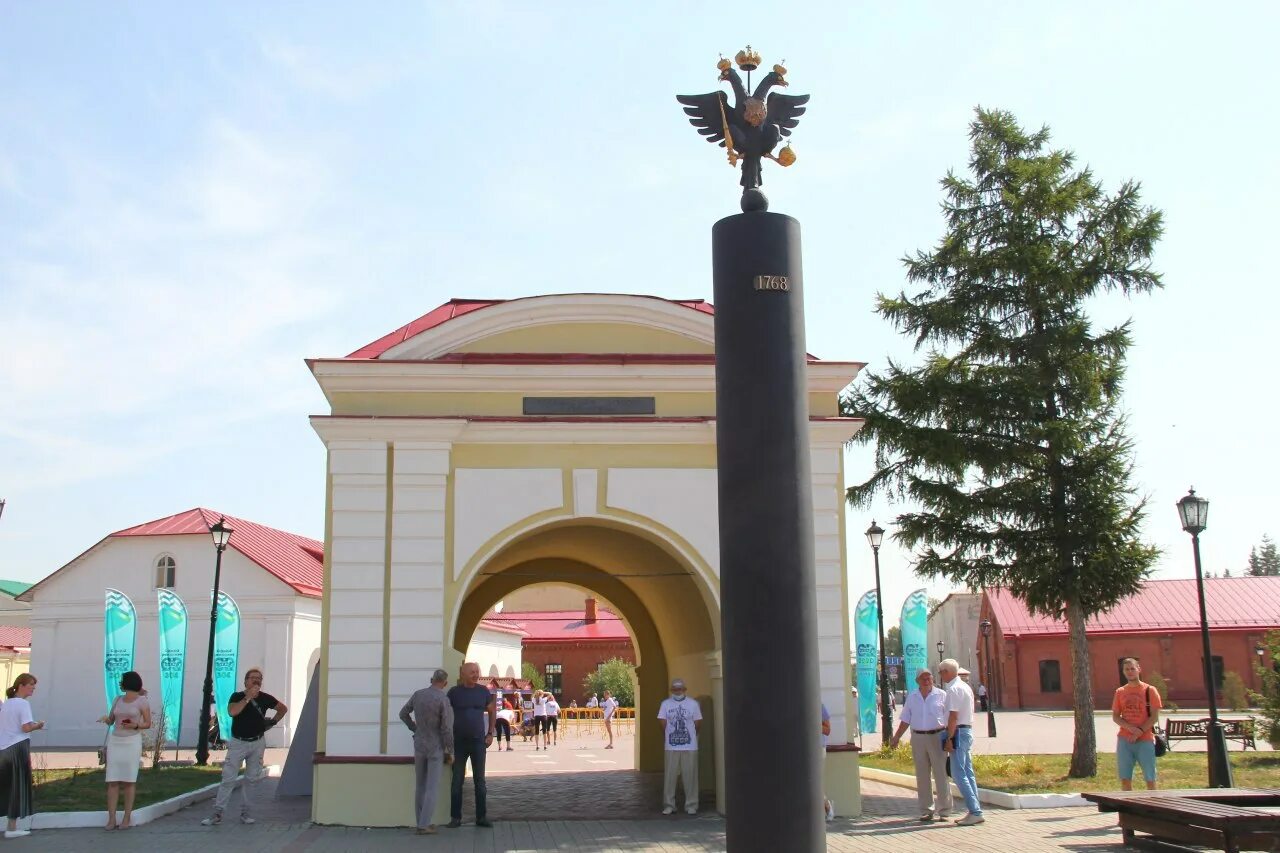 Омск фото города. Портал города омска. Портал города омска. Тобольские ворота омск. Академический театр драмы омск.