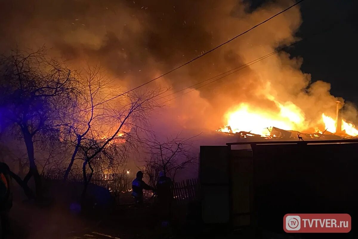 Там горела. Пожар Омск СНТ +вагонник.