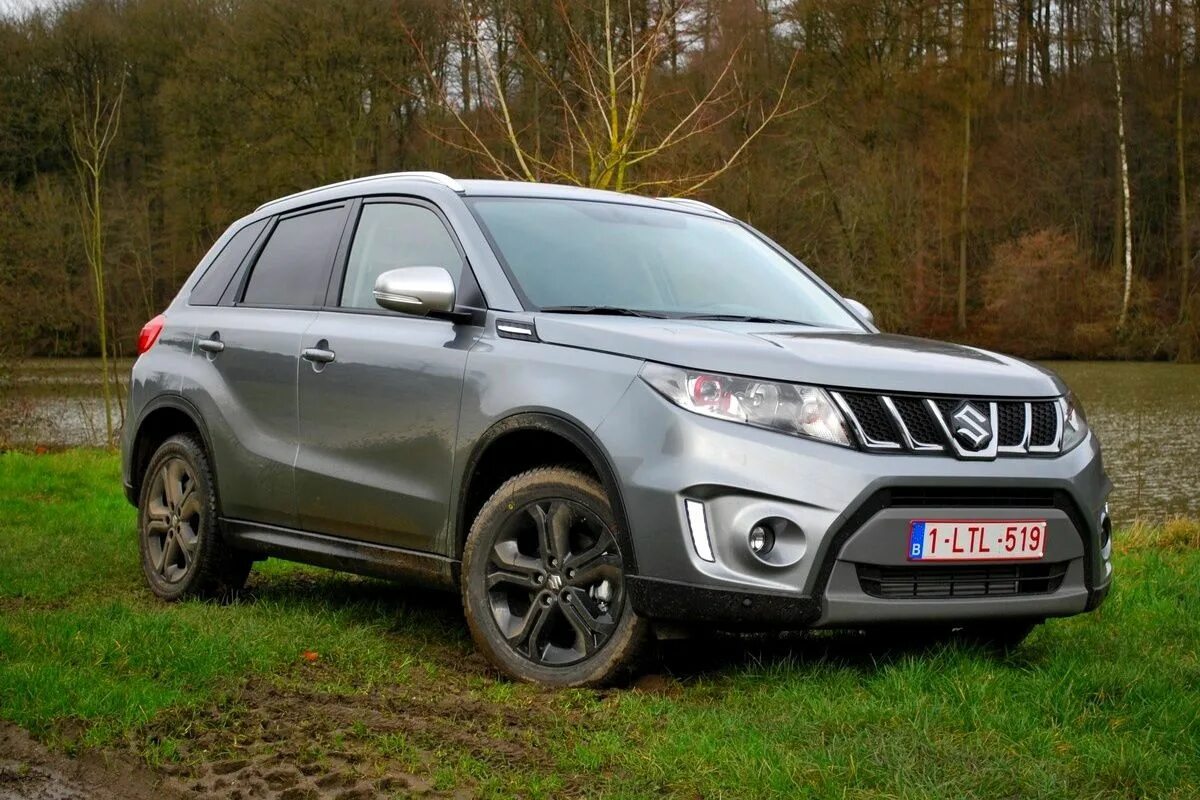 Лучший кроссовер полный привод. Сузуки Витара 1.4. Suzuki Vitara кроссовер. Кроссоверы до 2500000 рублей. Топовый паркетник.