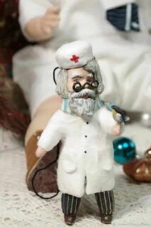 Елочная игрушка айболит