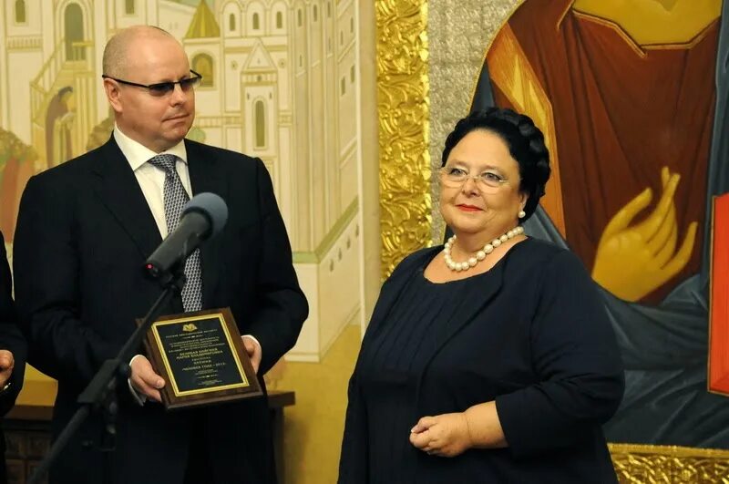 Потомки дома романовых сейчас. Династия романовых современные потомки. Наследники рода романовых. Живущие потомки романовых. Романовы потомки наследники.