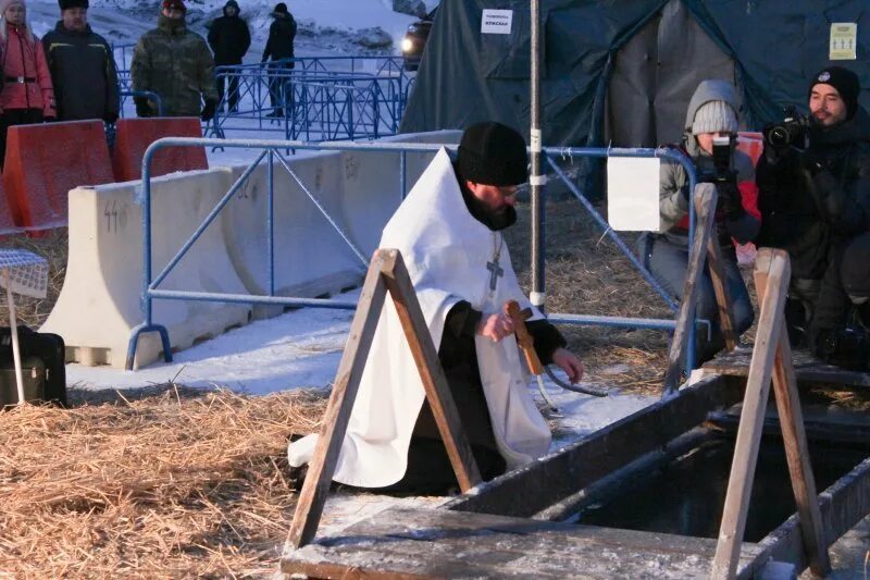 Святая вода во сне. Освящение воды. Освящение воды мертвой ногой.