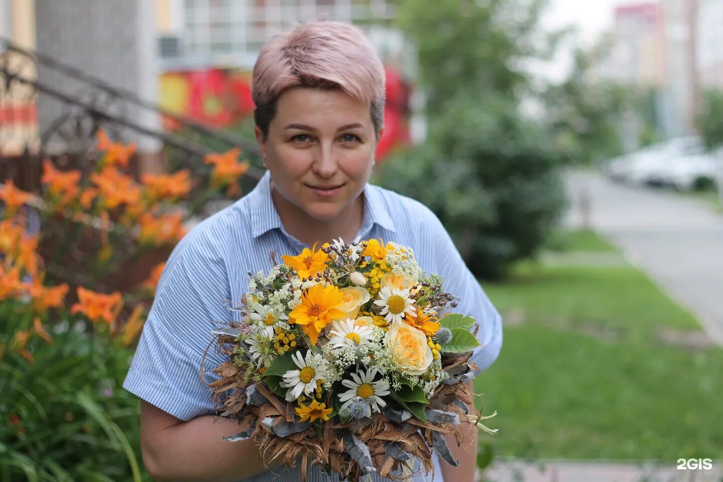 Штоф графин сысерть ссср. Цветы сысерть. Букет белых роз в упаковке. Каменный цветок сысерть. Сысертский фарфоровый завод сысертский фарфор.