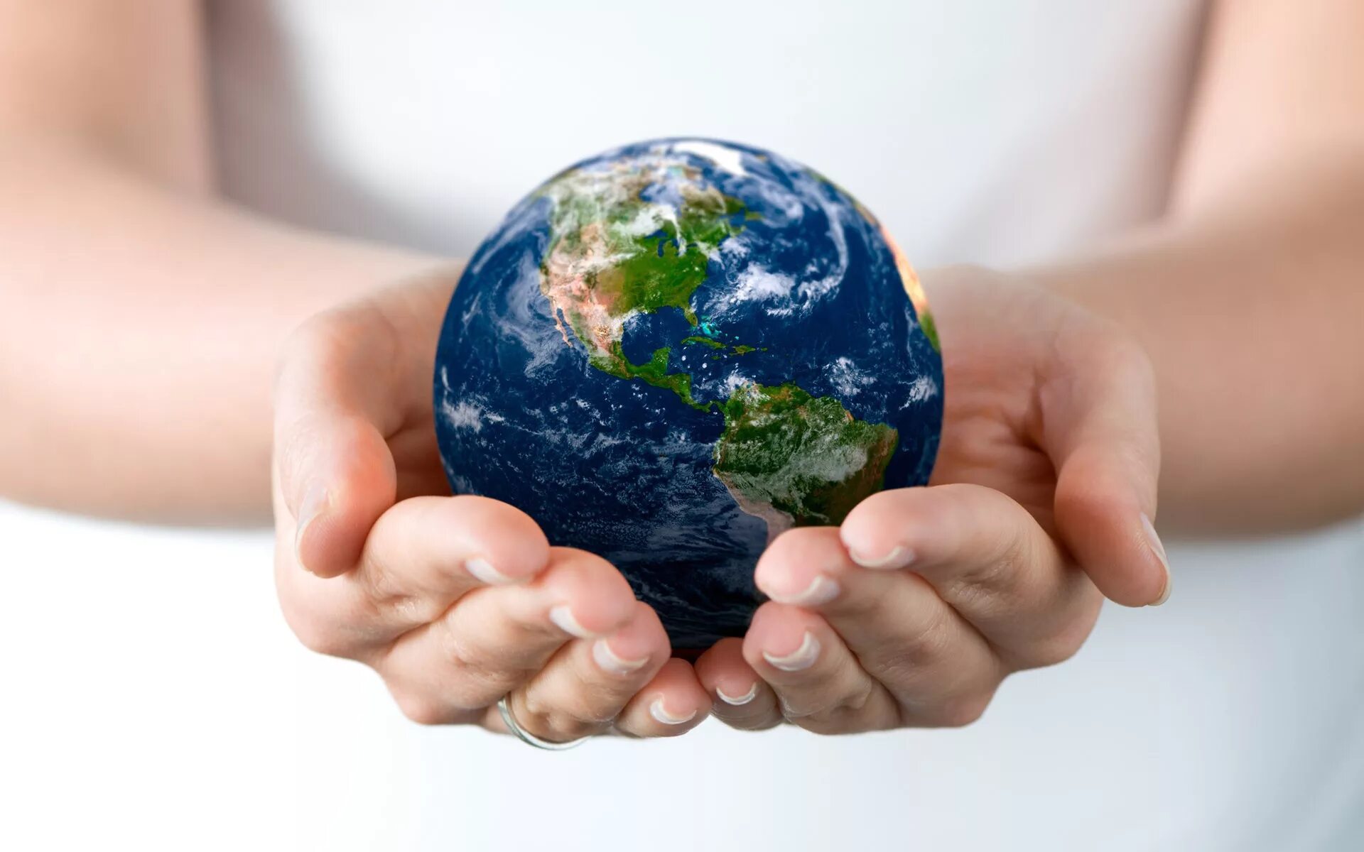 Земля в добрые руки. Экология земля в руках. Защита природы. Экологический земной шар. Будущее планеты в наших руках.