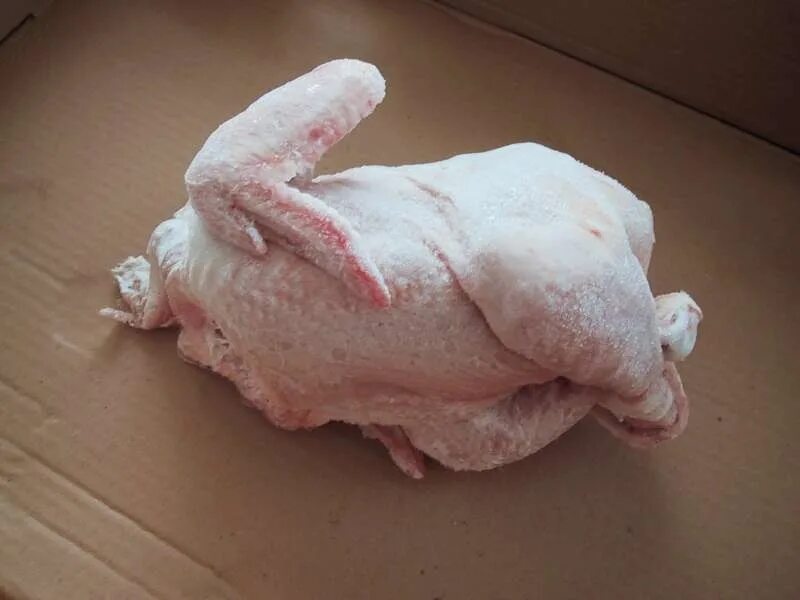 Кура замороженная. Замороженная курица. Мороженая тушка курицы. Тушка кур замороженная.
