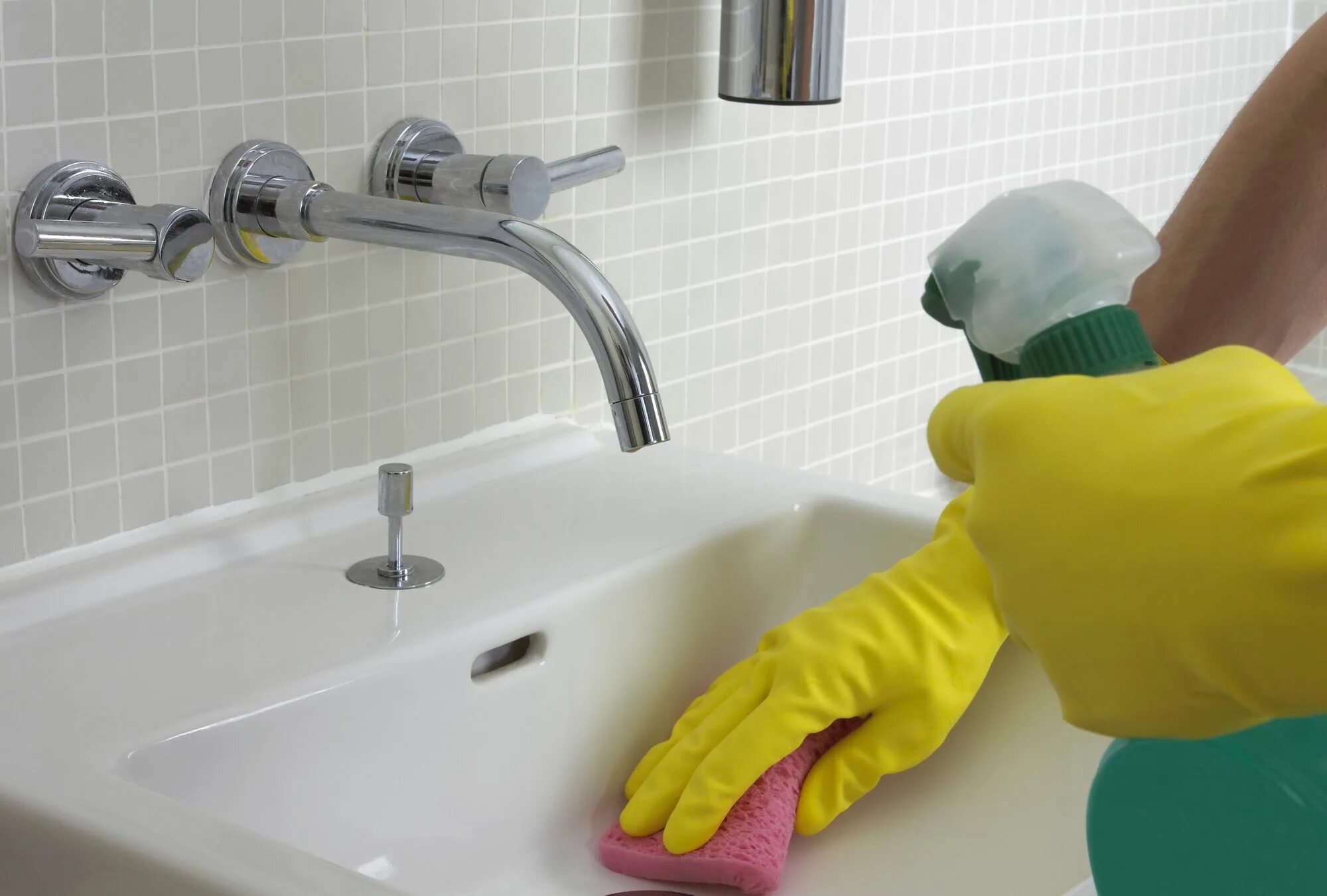 Чем можно почистить ванну. Уборка в ванной. Мытье ванной и раковин. Мытье раковины. Дезинфекция раковин.