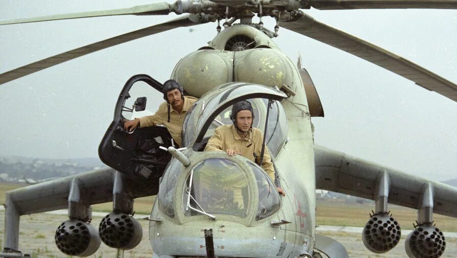 Ми-35 кабина пилота. Форма пилотов ми 24. Пилоты вкс рф в сирии. Пилот вертолета ми 28. Ми-35 ввс бразилии.