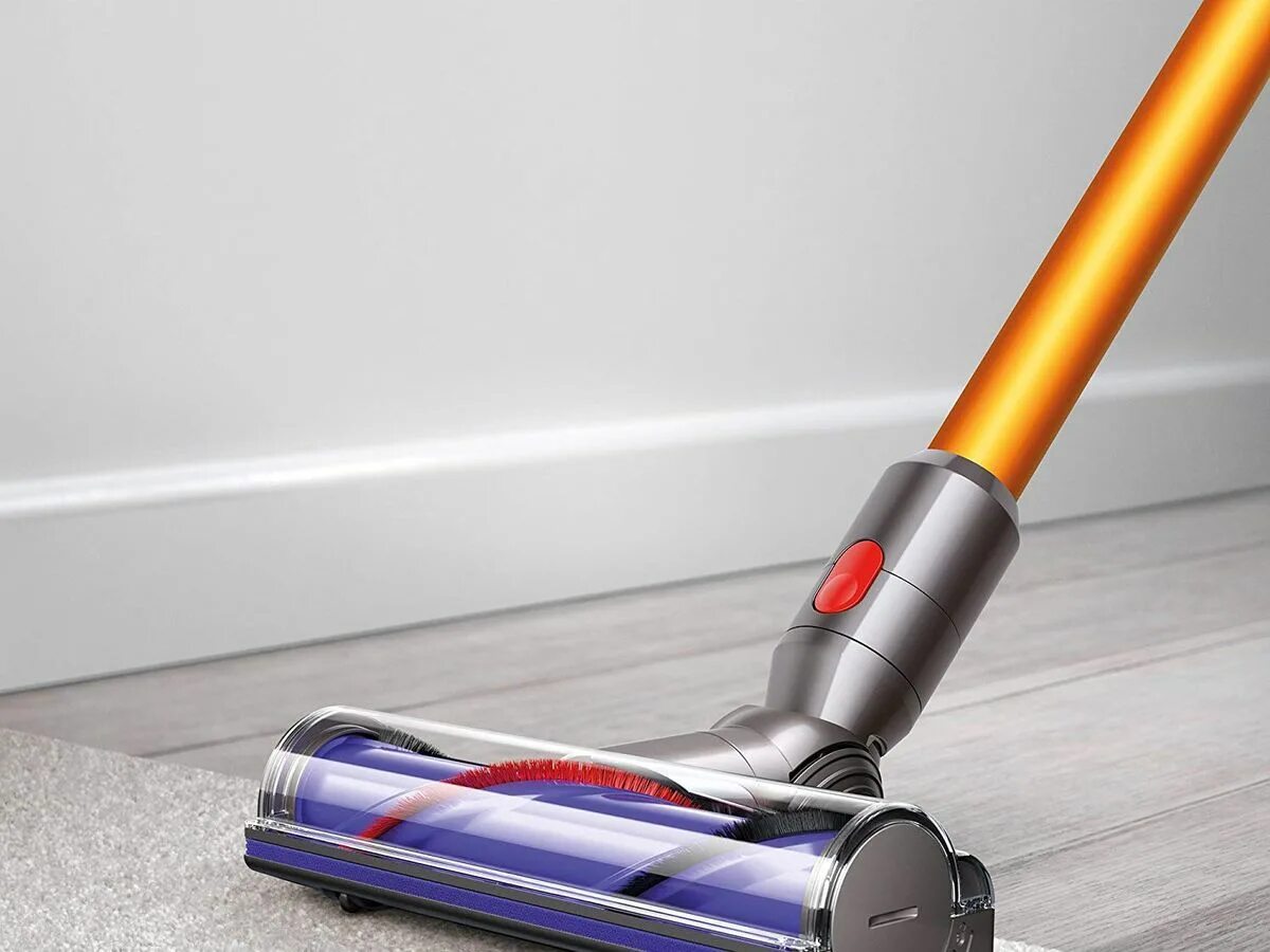 Аккумуляторный пылесос дайсон. Dyson v8 absolute Plus. Пылесос Dyson v8 absolute. Dyson v8 animal Plus. Пылесосы Dyson v8 absolute комплектация.