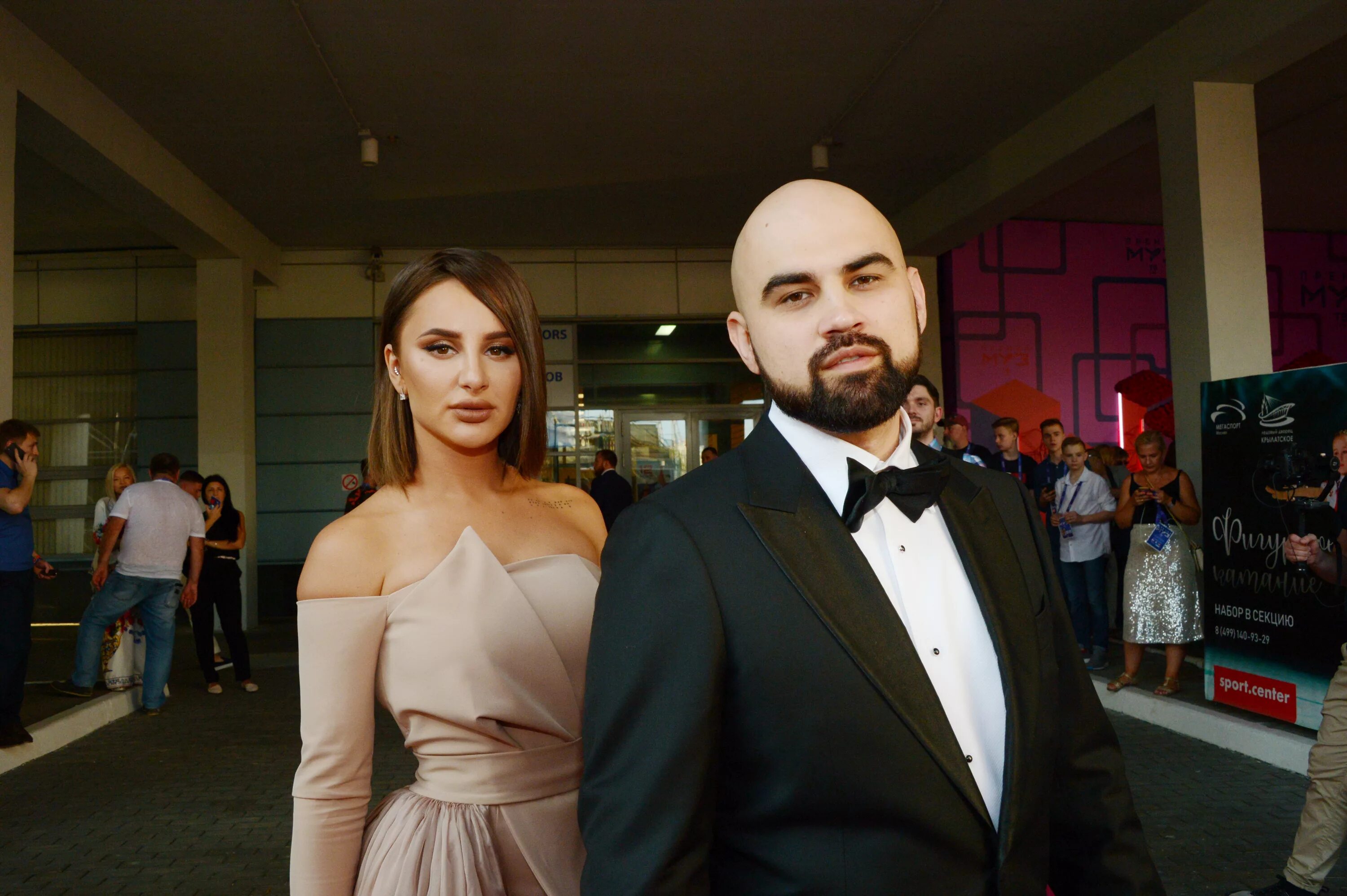 Анна дзюба до и после. Муж асти певица. Анна асти 2010. Группа асти и артик до пластики. Анна дзюба асти до и после пластики.