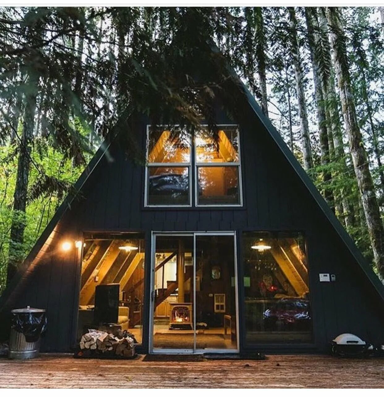 А фрейм дом 150м2. Дом шалаш а фрейм проект. Дом шалаш a-frame планировка. Дом с крышей до земли как называется. Тини хаус треугольник.