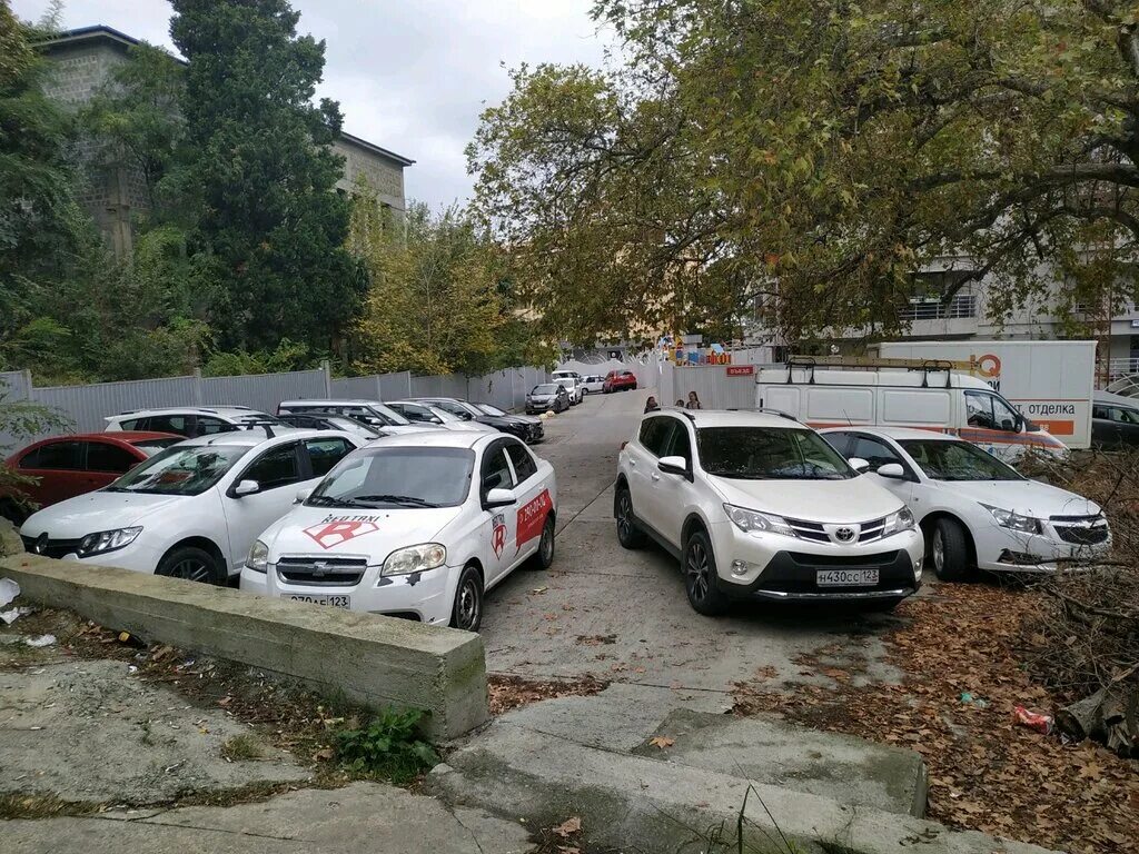 крутые машины сочи. сочинские машины. автомобили в сочи. трасса формулы 1 в сочи. поставить машину в сочи.