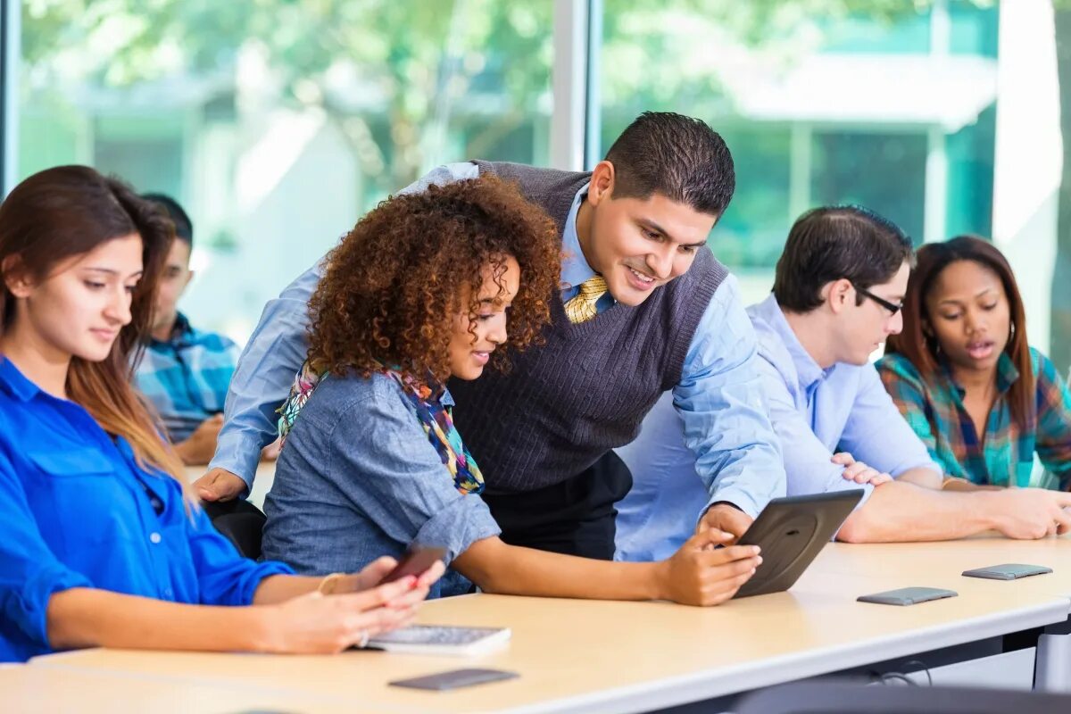 Высшее образование в Канаде. Студенты в классе. Образование картинки. Education картинки