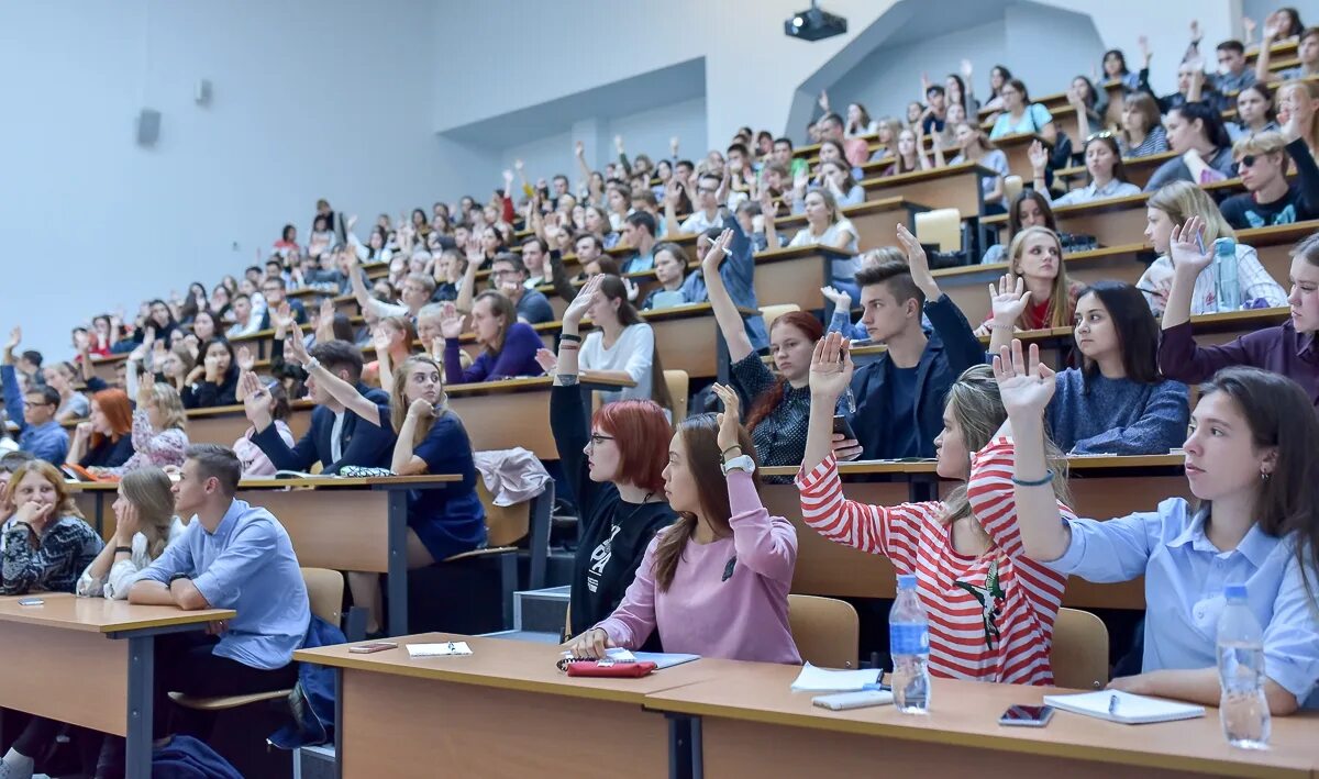 Студенты двфу. Одаренные студенты. лекторий двфу. студент на фоне вуза двфу. двфу первокурсник стефановский артем.